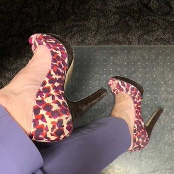 Gorgeous VIA SPIGA Abstract Leopard Peep-Toe Pumps, Size 8.5 / 39, EUC (Fabric) - Picture 8 of 8